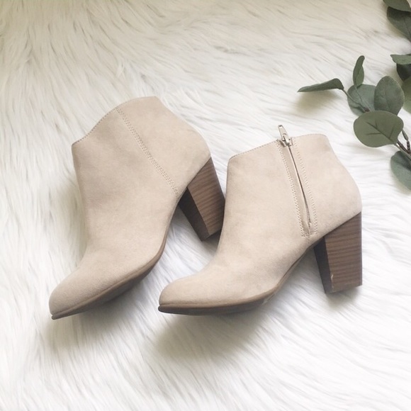 Old Navy Shoes - Old Navy Women’s Taupe Ankle Booties